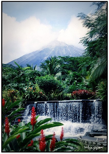 425px-tabacon hot springs%2c volcan arenal %28673029539%29