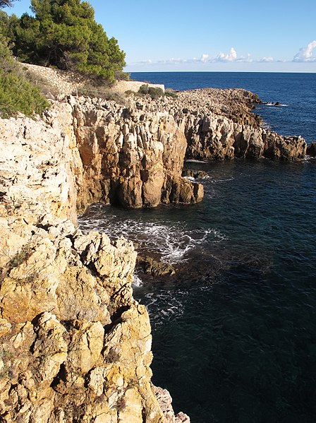 448px-sentier du littoral%2c cap d%27antibes-france