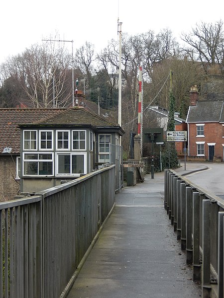 450px--2017-02-25 looking across carrow bridge%2c norwich%2c norfolk