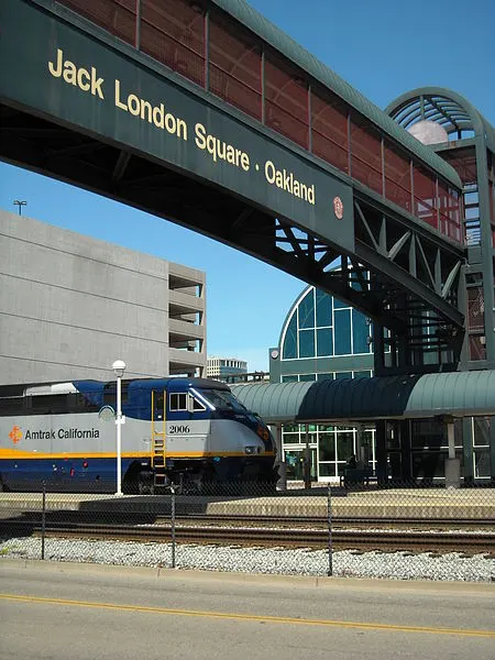 450px-amtrak train at jack london square