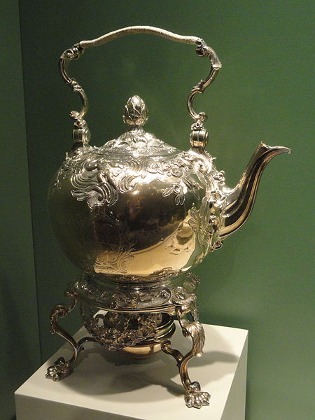 450px-hot water kettle with tripod and spirit lamp%2c 1743-1744%2c paul de lamerie%2c england%2c silver - art institute of chicago - dsc09782