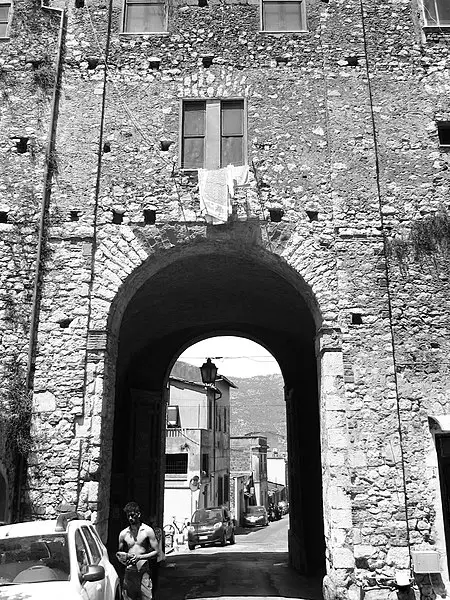 450px-porta romana city gate of terracina in black and white - terracina%2c latina%2c lazio%2c italy 2020-07-21