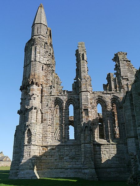 450px-whitby abbey%2c north transept %28looking east%29 - geograph.org.uk - 2859582