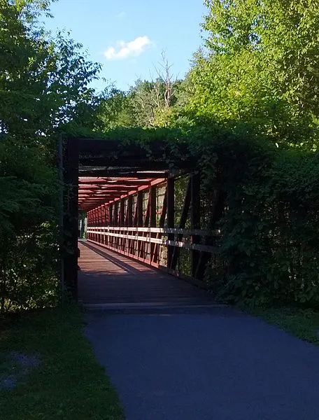 456px Huckleberry Trail bridge over Norfolk Southern railway 456px-huckleberry trail bridge over norfolk southern railway