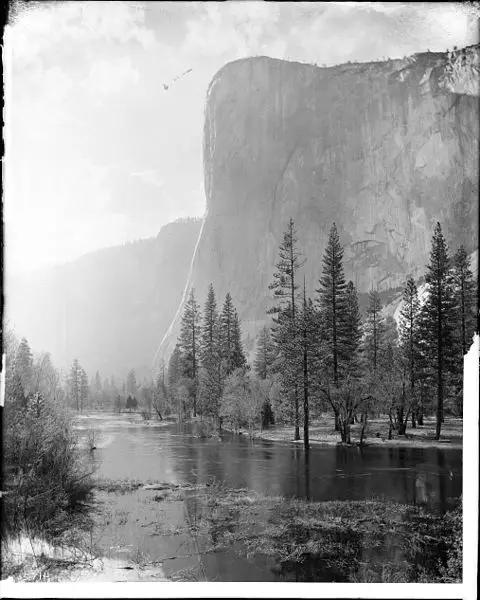 480px-view of el capitan as seen from the merced river%2c yosemite national park%2c california%2c ca.1900 %28chs-5714%29