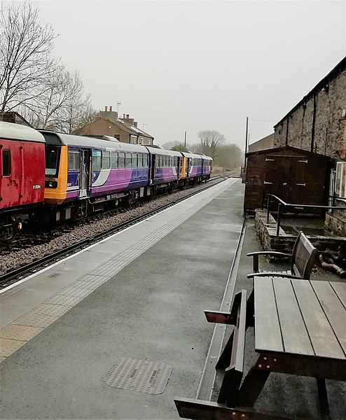 494px-leyburn railway station%2c wensleydale%2c north yorkshire. view east with pacer units