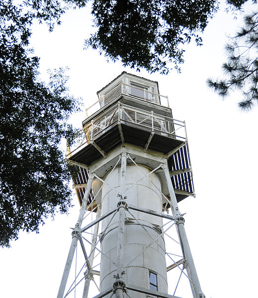520px-rear lighthouse of hh range light station