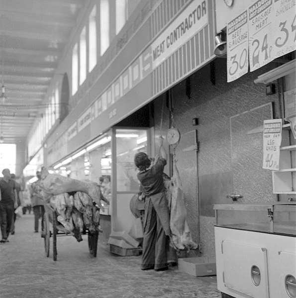 595px-weighing a pig in the grainger market %286466335629%29