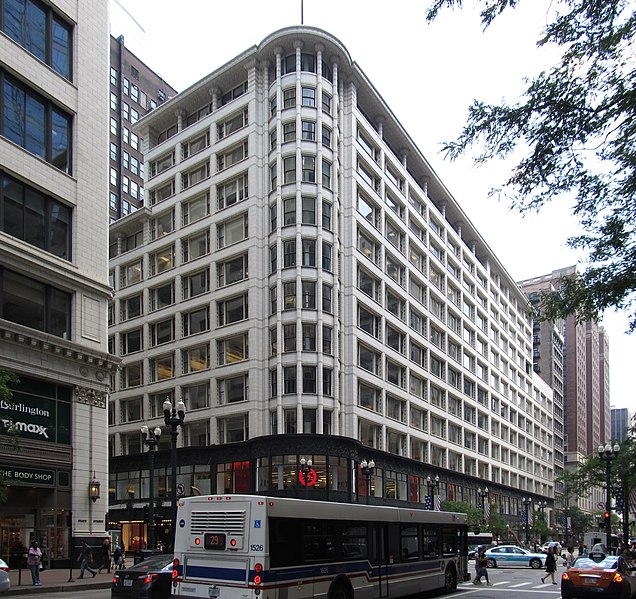 636px-carson%2c pirie%2c scott and company building %28sullivan center%29%2c chicago%2c illinois %289179422705%29