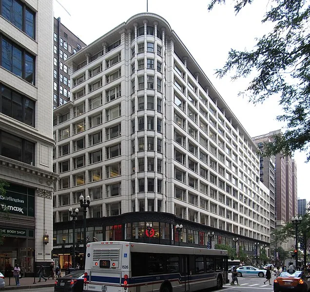 636px-carson%2c pirie%2c scott and company building %28sullivan center%29%2c chicago%2c illinois %289179422705%29