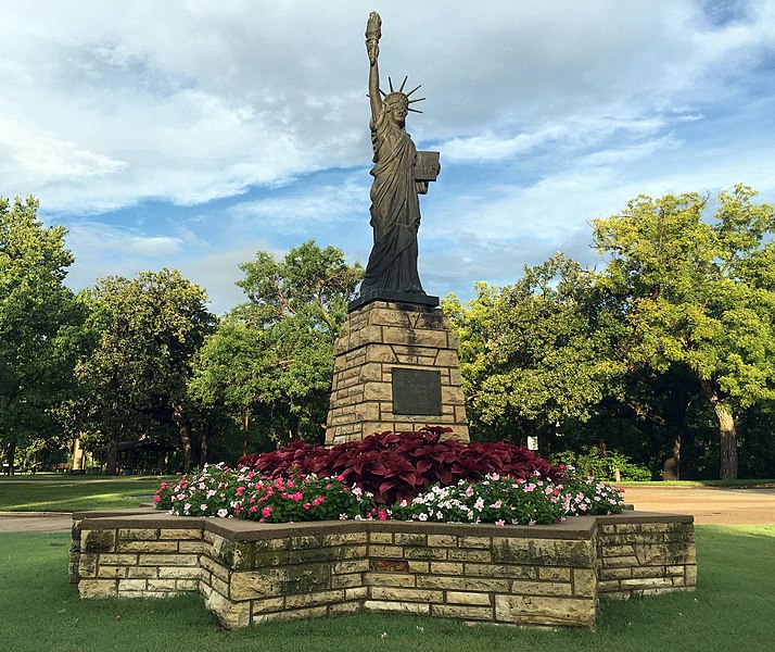 714px-statue of liberty replica in salina%2c ks
