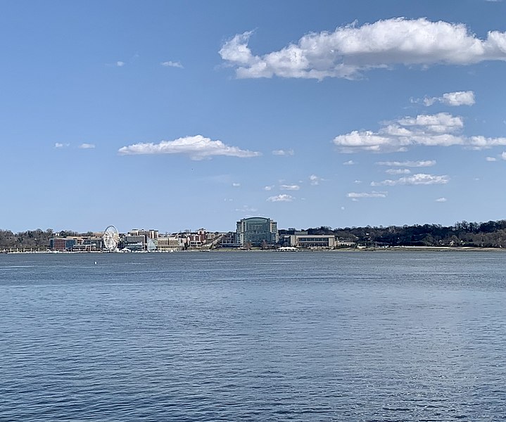 719px-national harbor viewed from jones point park