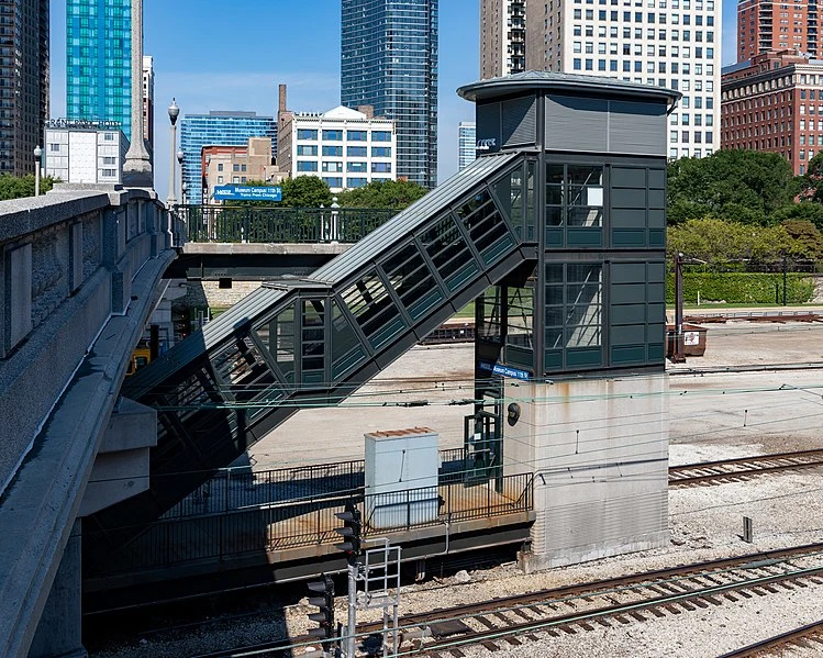 749px-museum campus-11th street station chicago 2020-0450