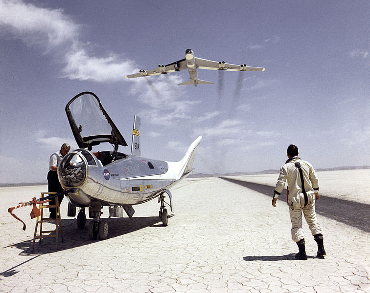 756px-hl-10 on lakebed with b-52 flyby - gpn-2000-000201