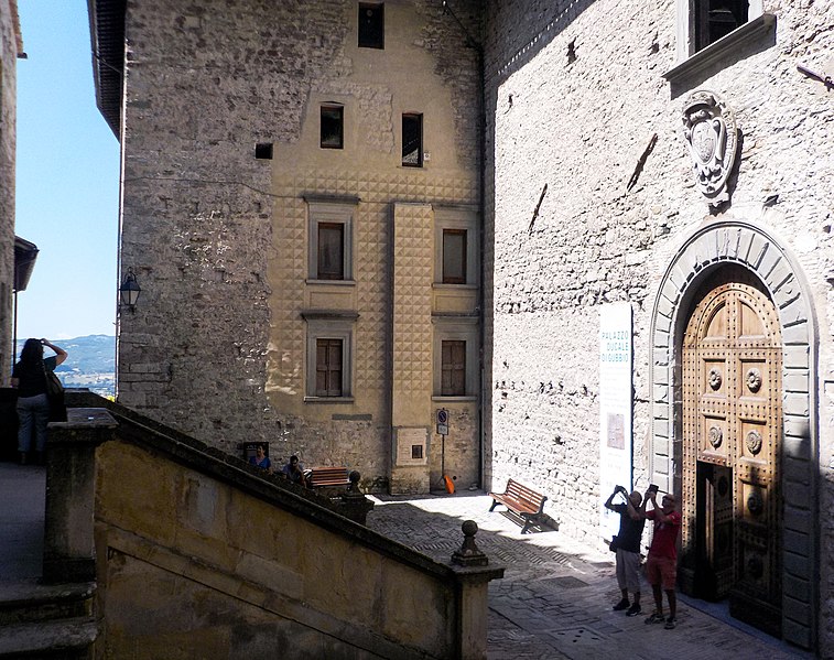 757px-palazzo ducale a gubbio