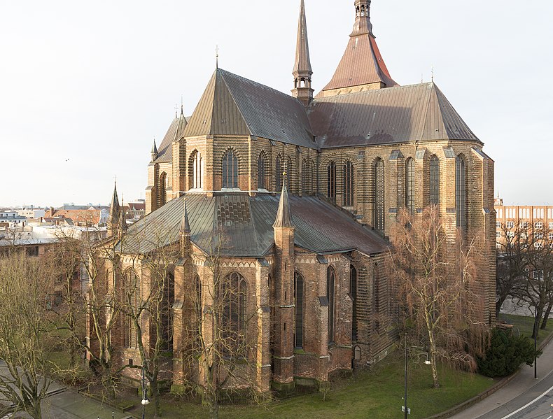 790px-marienkirche rostock chor
