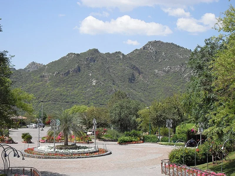 799px-the margalla hills%2c islamabad%2c pakistan from daman-e-koh park