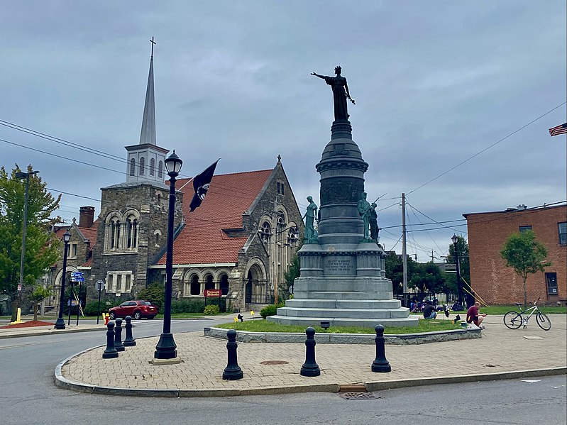 799px-utica%2c new york - 02 - oneida square - soldiers and sailors monument %26 plymouth congregational church - 20210828