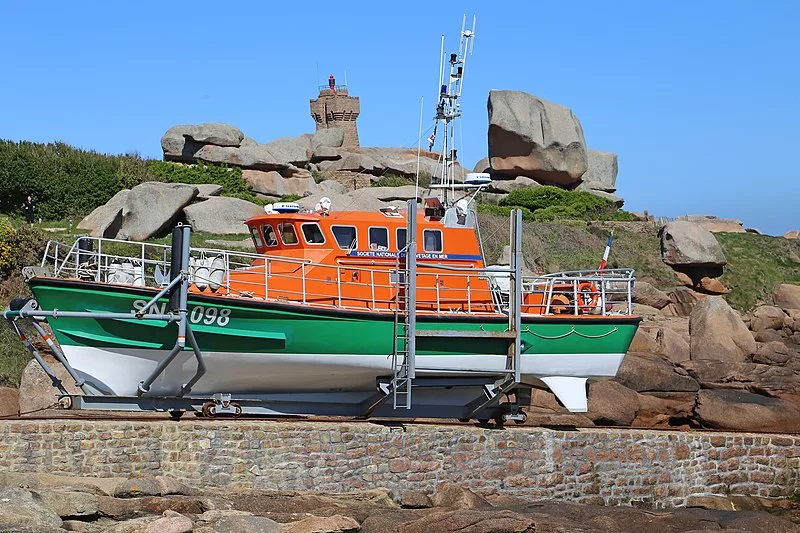 800px 0 0684 Seenotkreuzer der SociC3A9te Nationale de Sauvetage en Mer 28Bretagne2C Frankreich 800px-0 0684 seenotkreuzer der soci%c3%a9te nationale de sauvetage en mer %28bretagne%2c frankreich