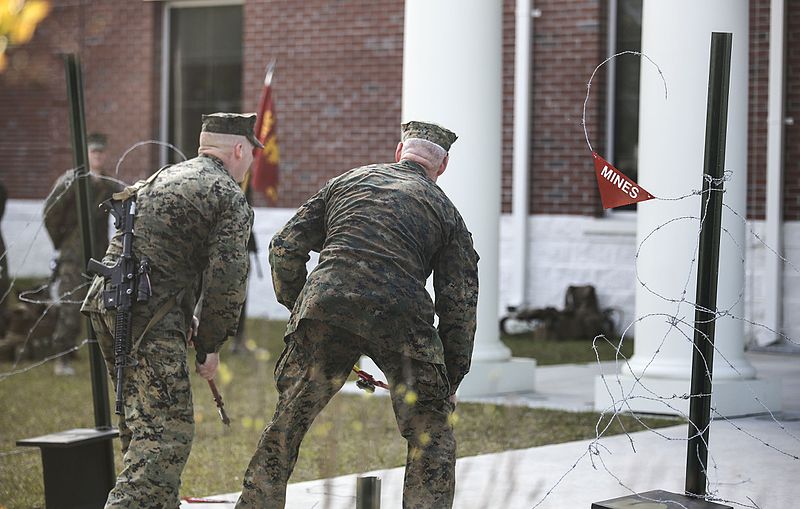 800px-2nd combat engineer battalion leads marines%2c sailors to new home 160421-m-zm882-424