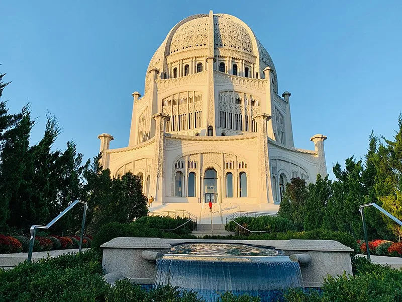 800px-a house of worship at dusk