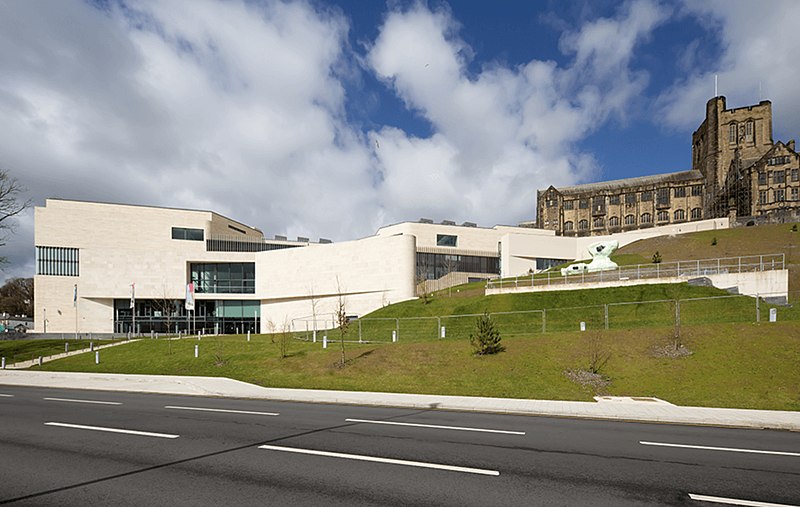 800px-a view of bangor pontio arts and innovation centre in a sunny day