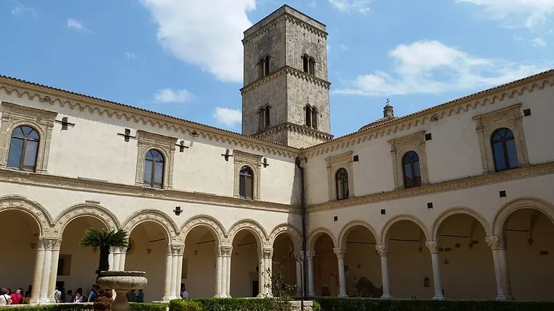 800px-abbazia san michele arcangelo di montescaglioso