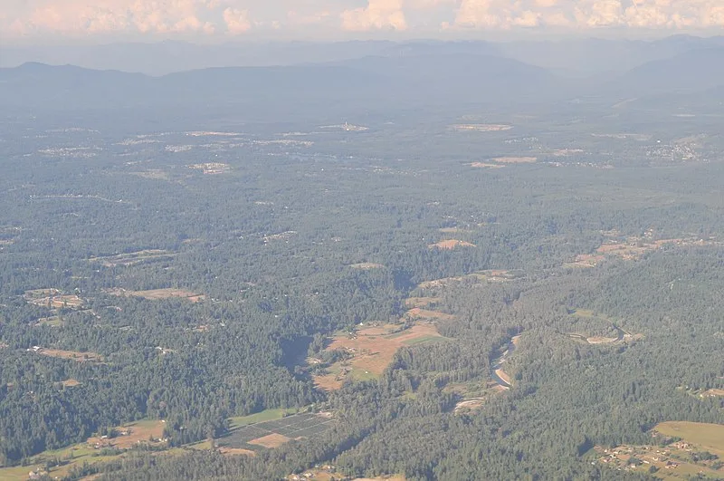 800px-aerial - green river and se green valley rd east of auburn%2c wa%2c and view to ne 01 %289795546946%29 %282%29