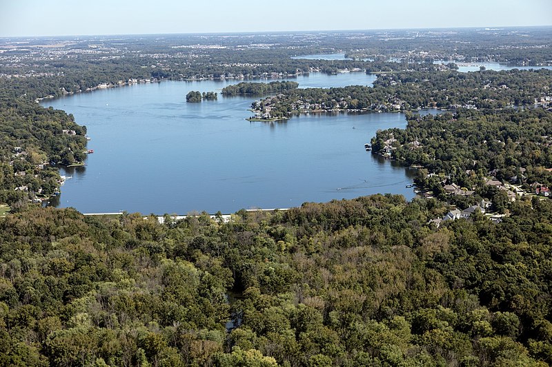 800px-aerial view of geist reservoir and surrounding housing developments in indianapolis suburb of fishers%2c indiana