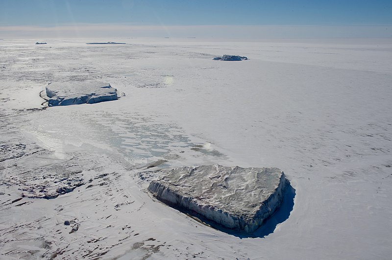 800px-an iceberg seen in mcmurdo sound%2c antarctica %2830877661966%29