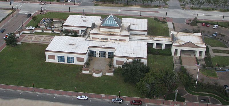 800px-art museum of southeast texas
