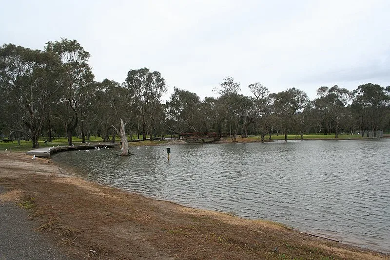 800px-balyang-sanctuary-geelong-lake