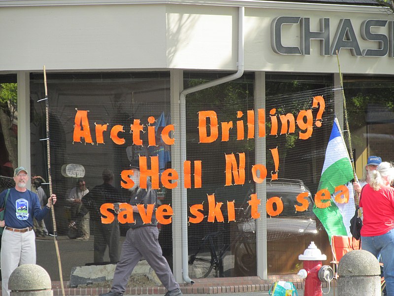 800px-bellingham protest against arctic drilling%2c may 22 2015 %2818019766012%29