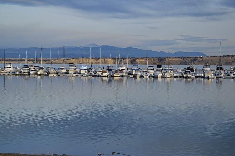 800px-boats at the pueblo reservoir in pueblo%2c colorado %2848079698436%29