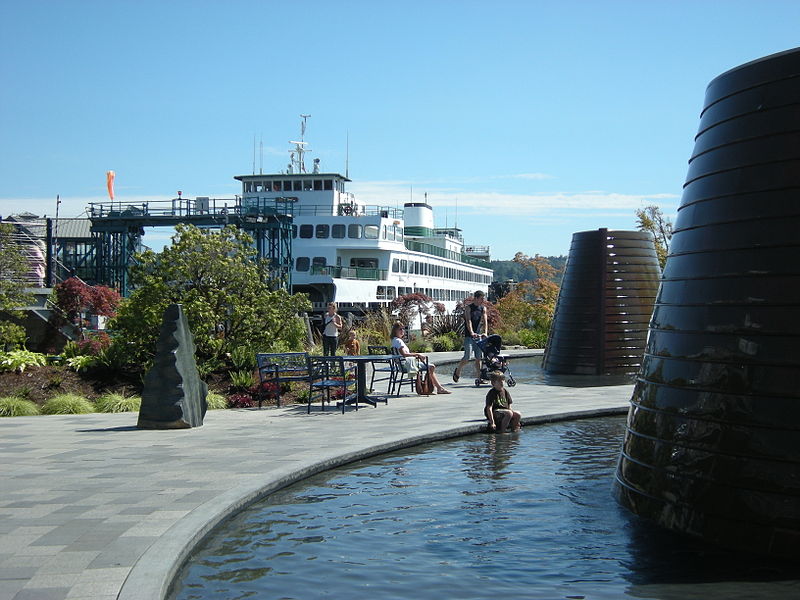 800px-bremerton%2c wa - washington state ferry from harborside fountain park 01