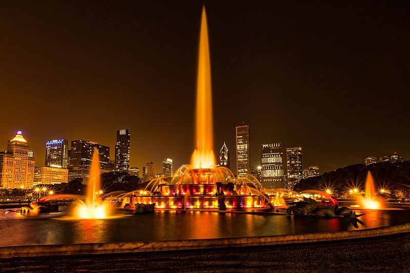 800px-buckingham fountain grant park chicago