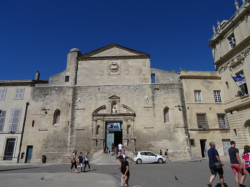 800px-%c3%89glise sainte-anne d%27arles