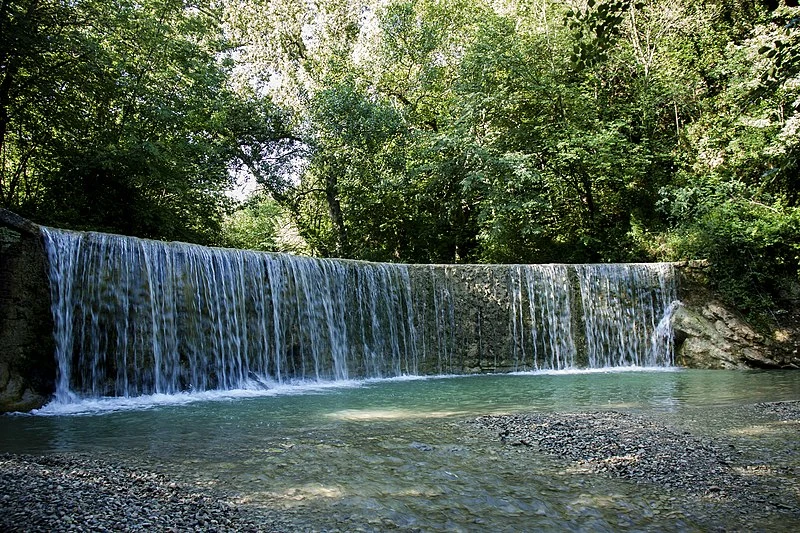 800px-cascata%2c bosco di san francesco