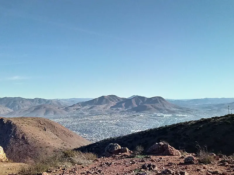 800px-cerro san isidro desde el cerro colorado