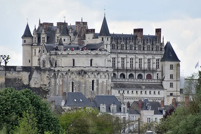 800px ChC3A2teau Royal d27Amboise Exterior View 20180501 PvE 28Q38990829 800px-ch%c3%a2teau royal d%27amboise - exterior view - 20180501 pve %28q389908%29
