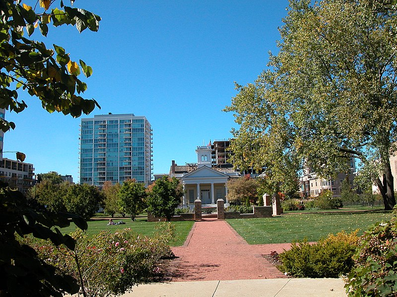 800px-chicago 20041009 80 henry b. clarke house %288633564126%29