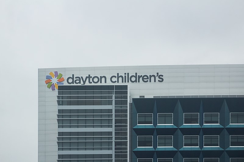 800px-dayton children%27s hospital from ohio state route 4