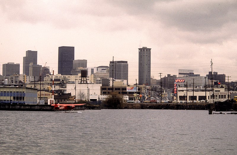 800px-downtown seattle from lake union%2c circa 1970s %2849249102611%29