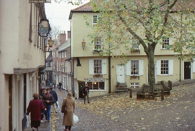 800px-elm hill%2c norwich - geograph.org.uk - 2880511