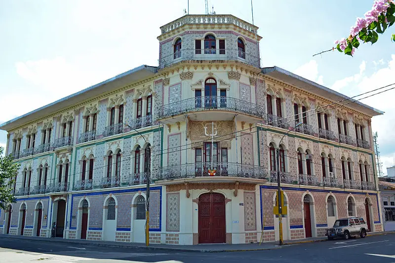 800px-ex-hotel palace de iquitos 2014