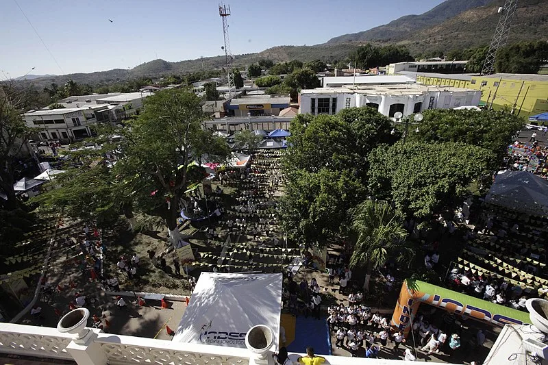 800px-festival para el buen vivir y gobernando con la gente-san vicente %2825056806502%29