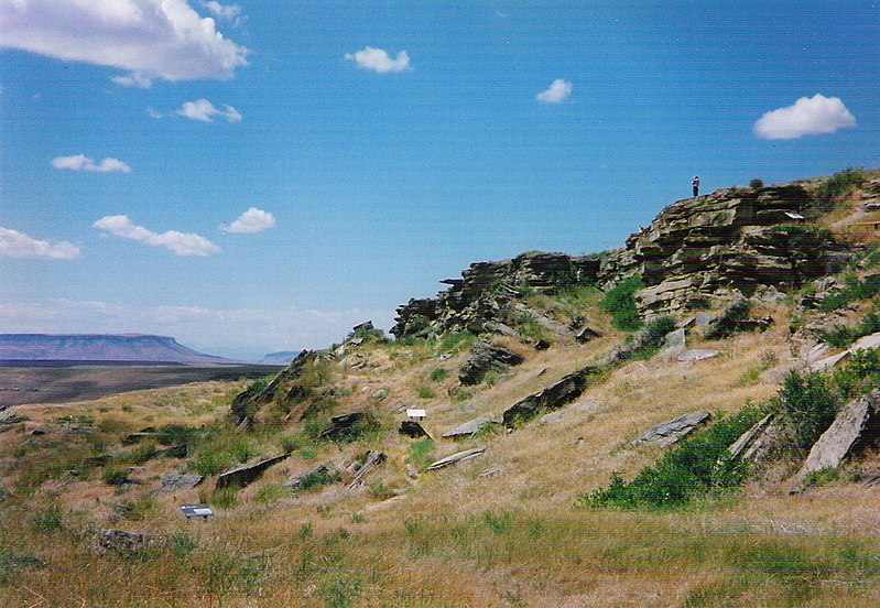 800px-first people%27s buffalo jump%2c sw of great falls%2c montana