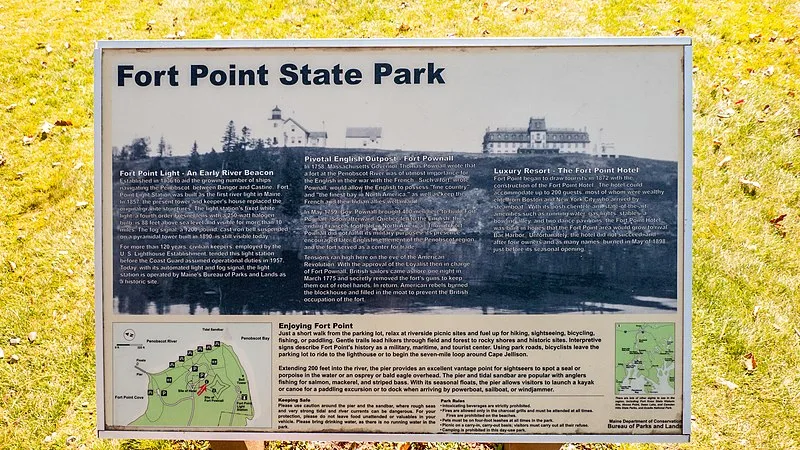 800px-fort point state park sign