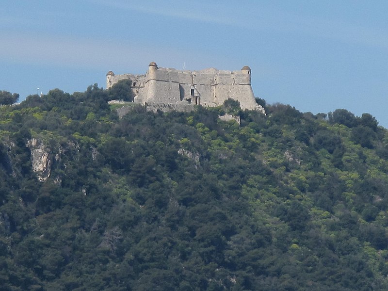 800px-fort du mont alban