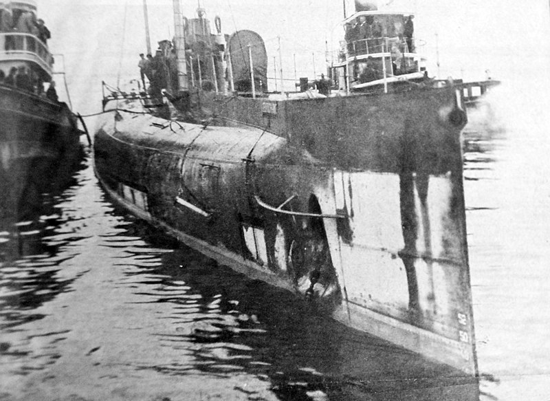 800px-german u-boat deutschland%2c in baltimore harbor%2c baltimore%2c maryland%2c 1916 %2832416178143%29
